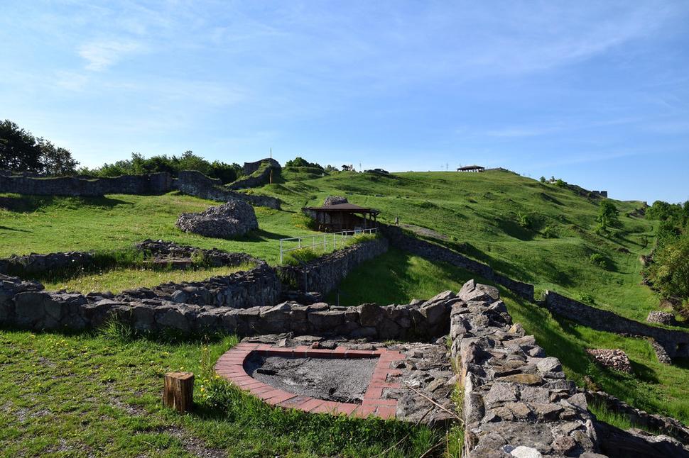 výhľad od paláca na areál Horného hradu