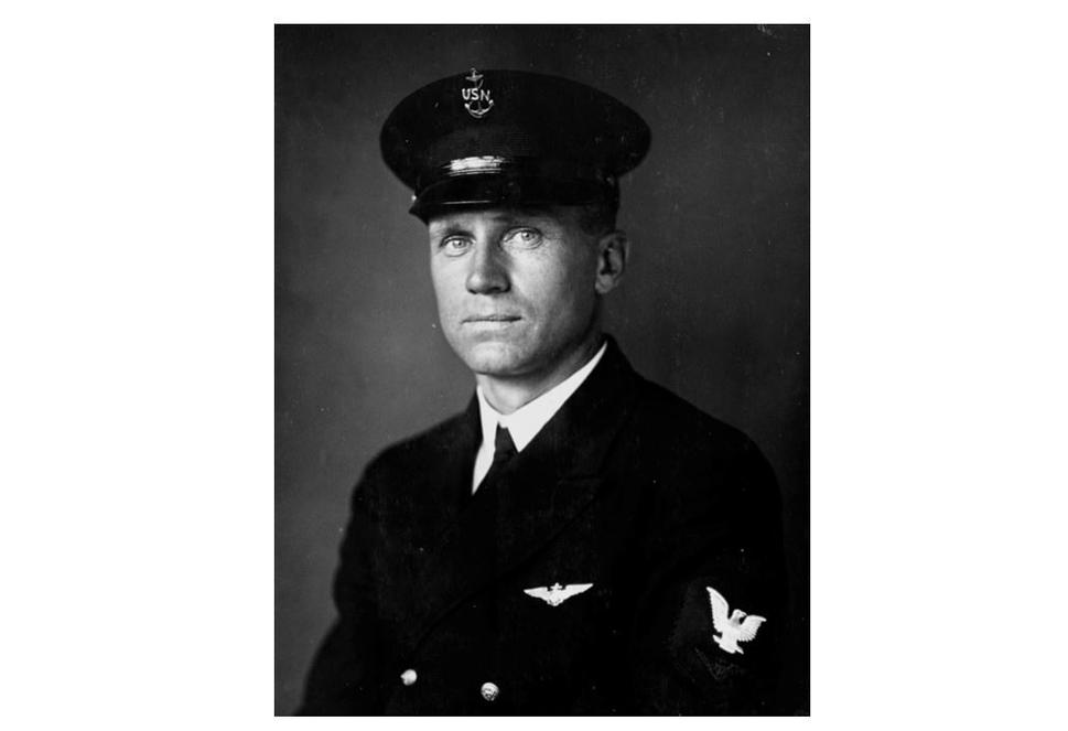 Pilot Floyd Bennett, ktorý lietal na lietadle NA-1 spoločne s Byrdom