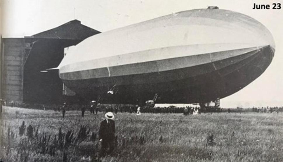 Vzducholoď R-38 počas vypúšťania z hangáru na svoj prvý skúšobný let 23. júna 1921. Dňa 24. augusta 1921 bola vzducholoď odovzdaná americkému námorníctvu, zaregistrovaná ako ZR-2 a ešte v ten istý deň nad Hudsonovým zálivom havarovala.