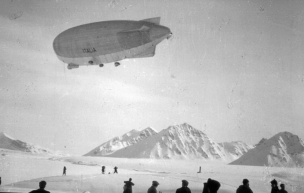 Jeden z posledných záberov vzducholode Italia v máji 1928, Ny-Ålesund , Špicbergy