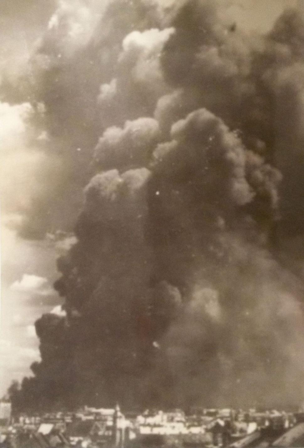 Bratislava po bombardovaní z 16.6. 1944, fotené Dušanom Bublíkom, Zdroj: archív Memory of Nations