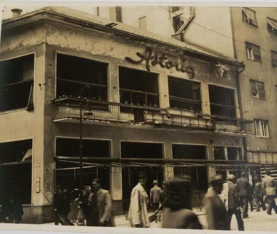 Kaviareň Astória po bombadovaní, fotené Dušanom Bublíkom, Zdroj: archív Memory of Nations