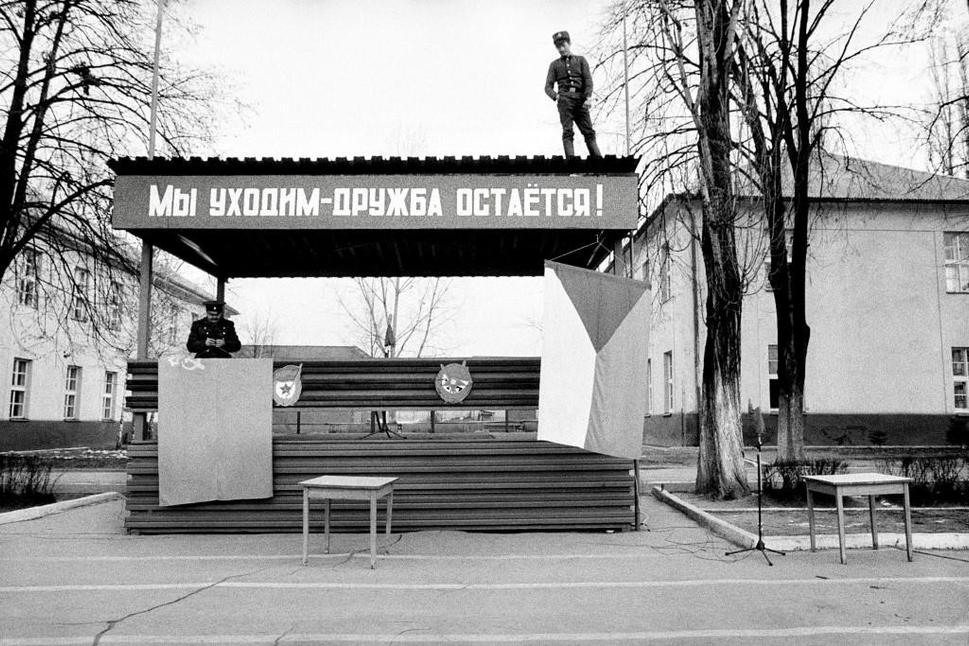Nápis My odídeme - priateľstvo zostane, Zdroj: archív Memory of Nations