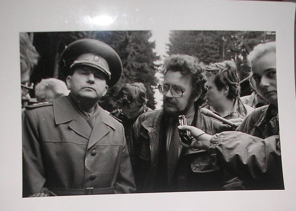 Stretnutie Eduarda Vorobjova s československou komisiou a novinármi, 1990, Zdroj: archív Memory of Nations
