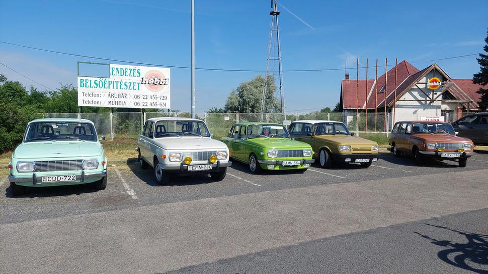 Na benzínke sme stretli tieto "smradľavé" dvojtakty z bývalej NDR. Wartburg nadšenci mierili asi na zraz.