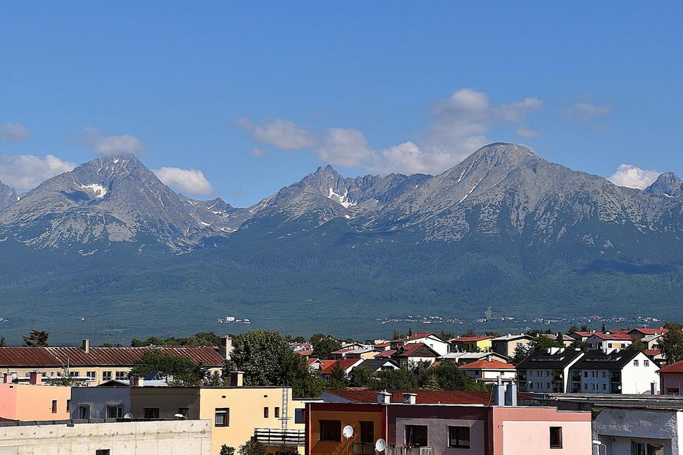 Vysoké Tatry zo stanice Poprad