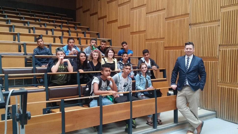 S budúcimi študentmi a študentkami Ekonomickej univerzity v Bratislave – žiaci ZŠ Kecerovce s pani učiteľkou Z. Sojkovou, jún 2018
