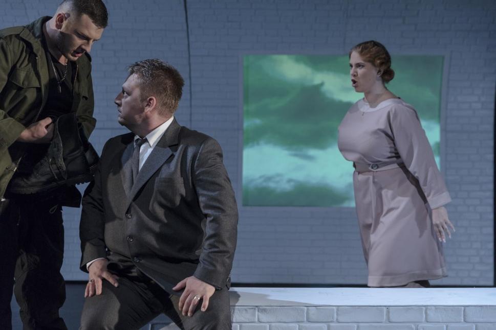 Ivan Lyvch (Filip), Pavol Mucha (Petrov otec), Linda Mellenová (Petrova matka)