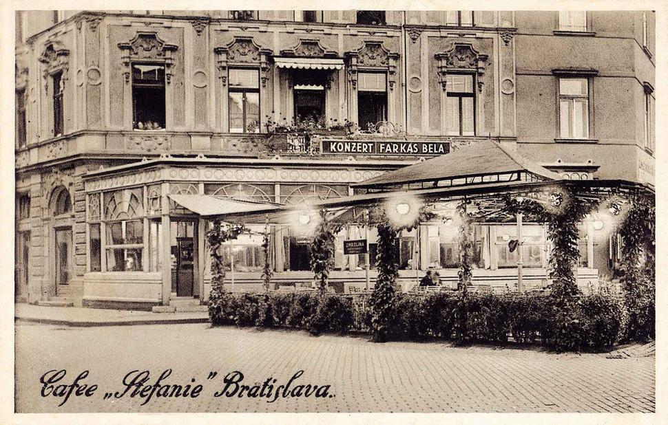 Kaviareň Štefánka, fotografia z časopisu Príbehy 20. storočia 2/2022, archív Petra Salnera