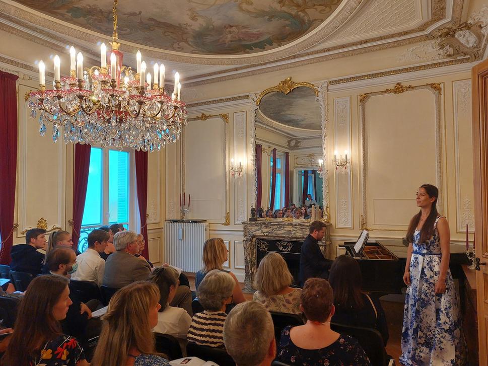 Veronika Bilová a Ladislav Palkovič na slovenskom veľvyslanectve v Paríži