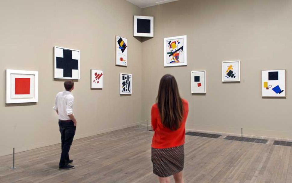 V r. 2014 usporiadala galéria Tate v Londýne výstavu prác Kazimira Maleviča. Podarilo sa jej rekonštruovať aj časť Malevičovho suprematického oddelenia z petrohradskej výstavy r. 1915.