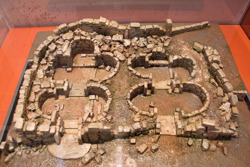 Model chrámu Ggantija z Národného múzea archeológie vo Valette.