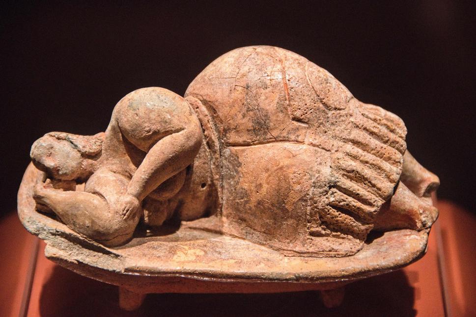 Spiaca pani z Hal Saflieni Hypogea pochádza z obdobia 3300 - 3000 rokov pred Kristom, je uložená v Národnom archeologickom múzeu vo Valette.