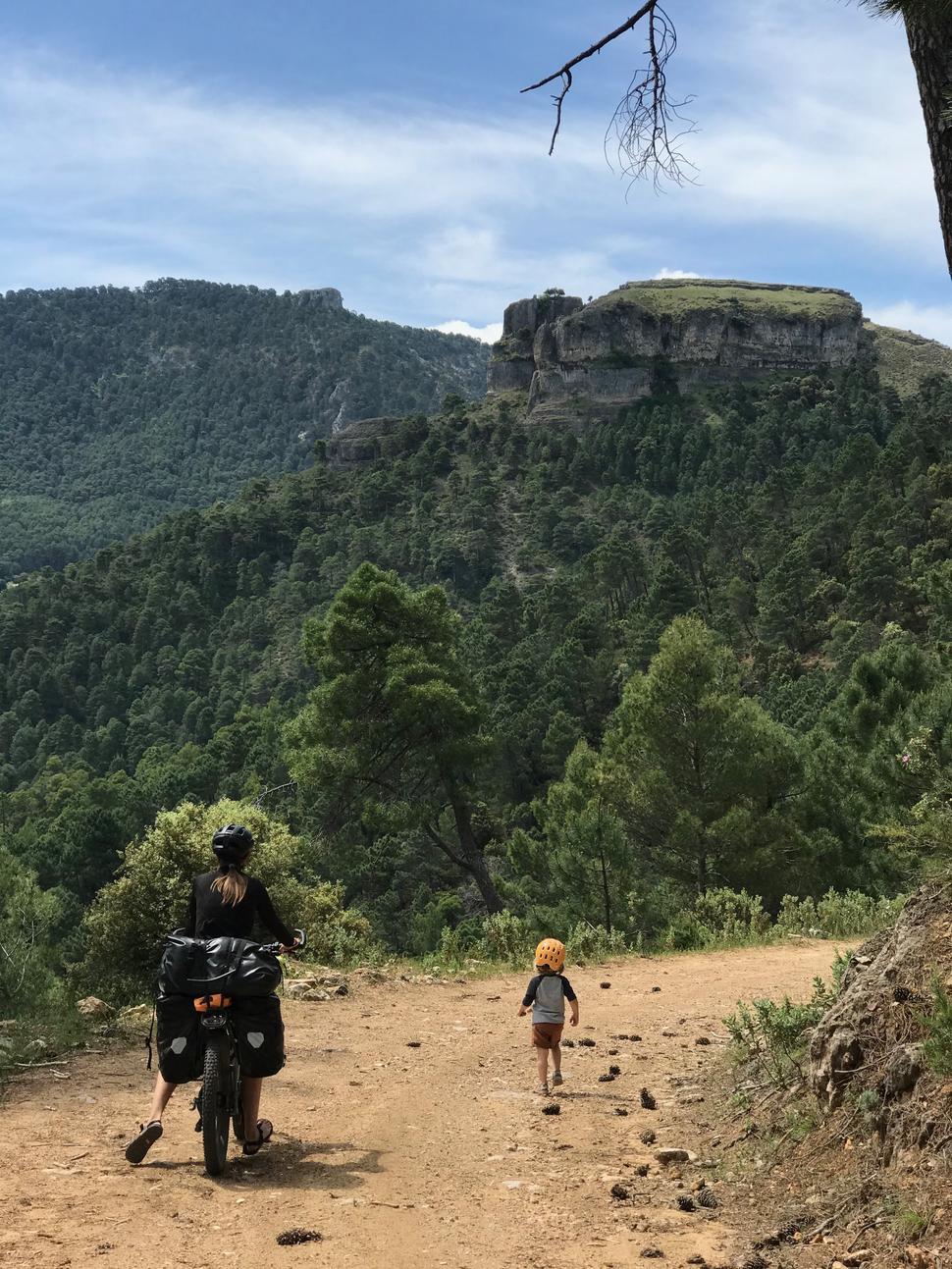 Šliapeme na hrebeň v Sierra de Segura. Niekedy ho bolo treba vybehať.