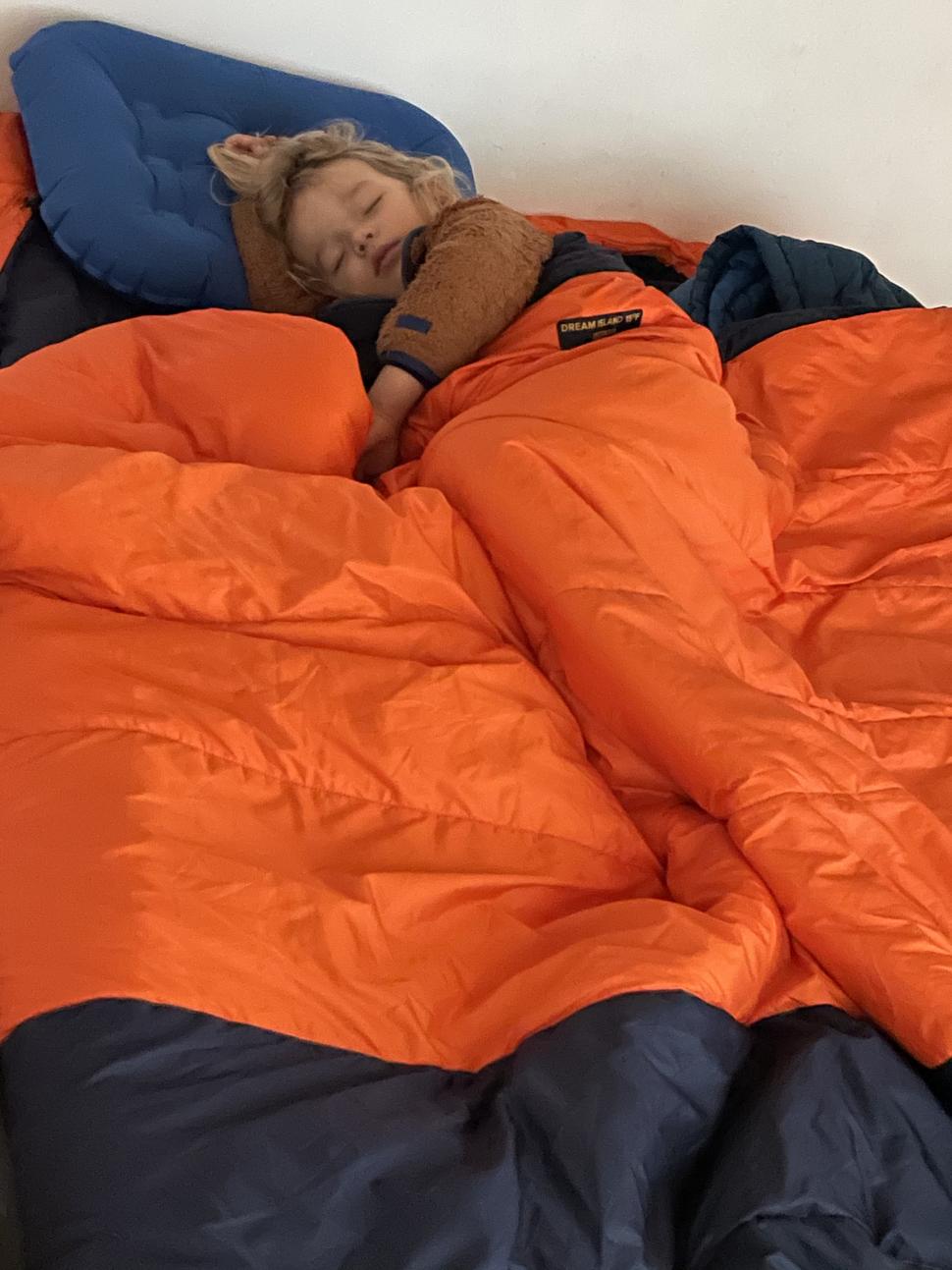 Oskar vždy vstáva ako prvý a pripravuje nám raňajky. Alebo aj nie.
