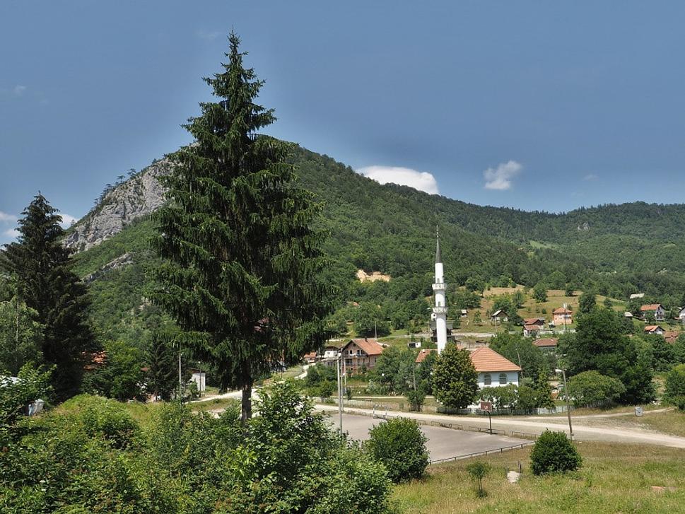 Dedina neďaleko jaskyne