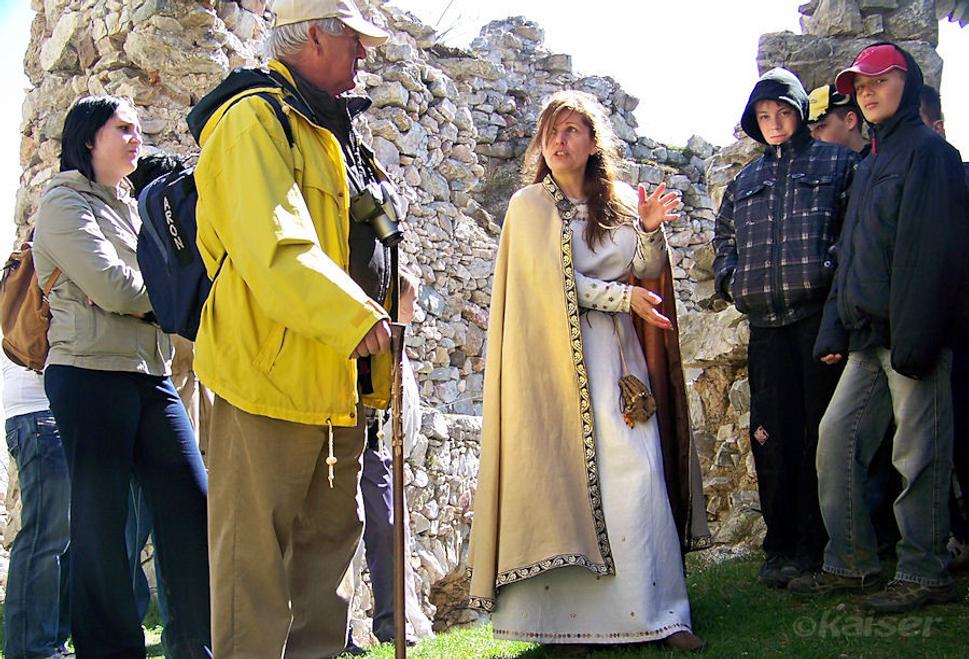 Poznávanie histórie hradu Hrušov