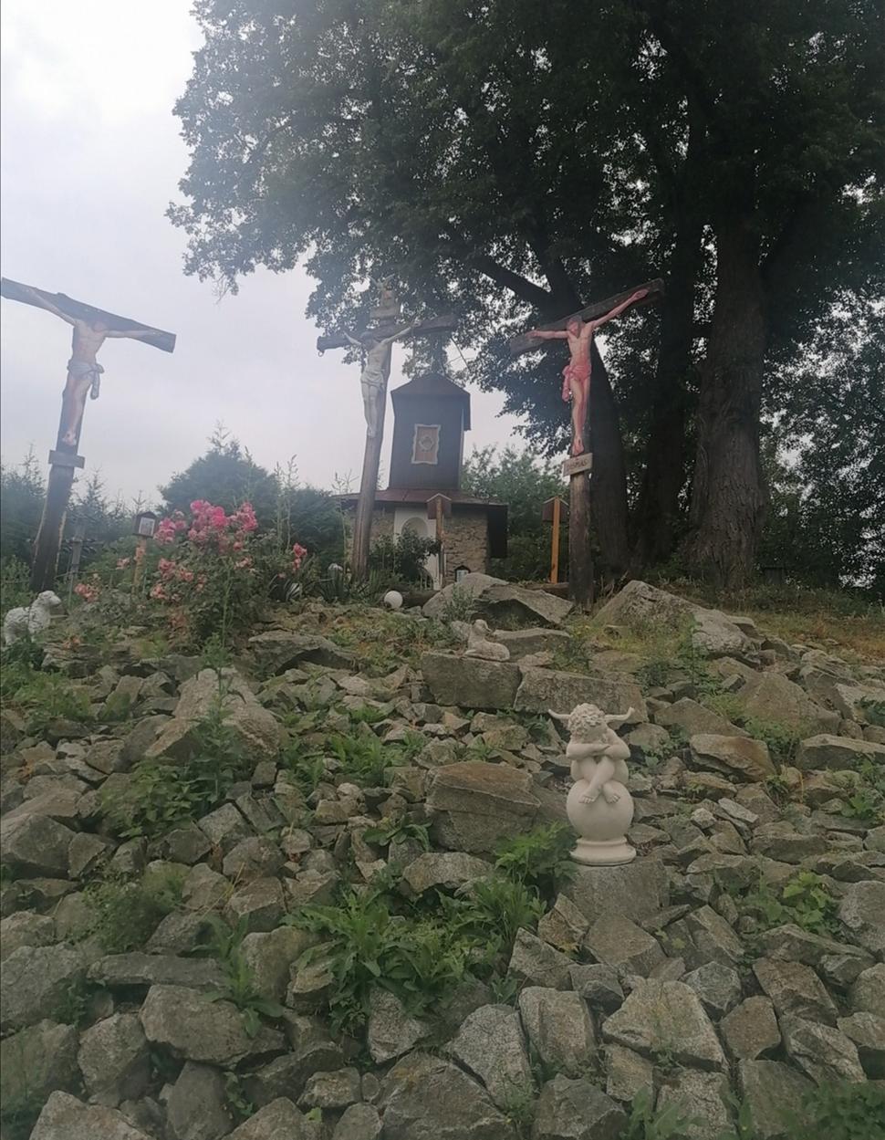 tri kríže a kaplnka