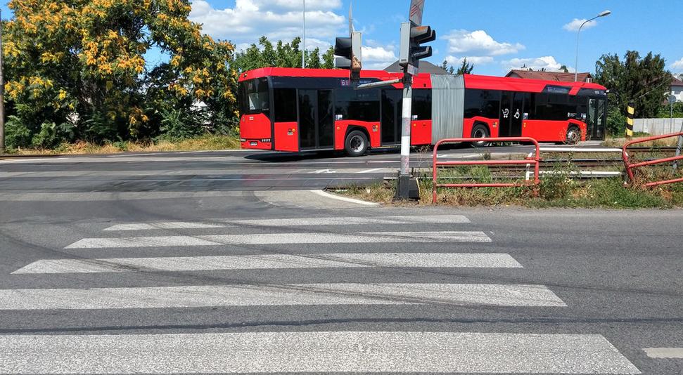 Obr. 3. Signalizácia nie je pre chodcov, chodec ju nevidí a starší ani nepočuje.