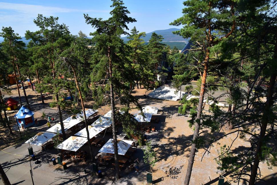 občerstvenie a atrakcie pod vežou