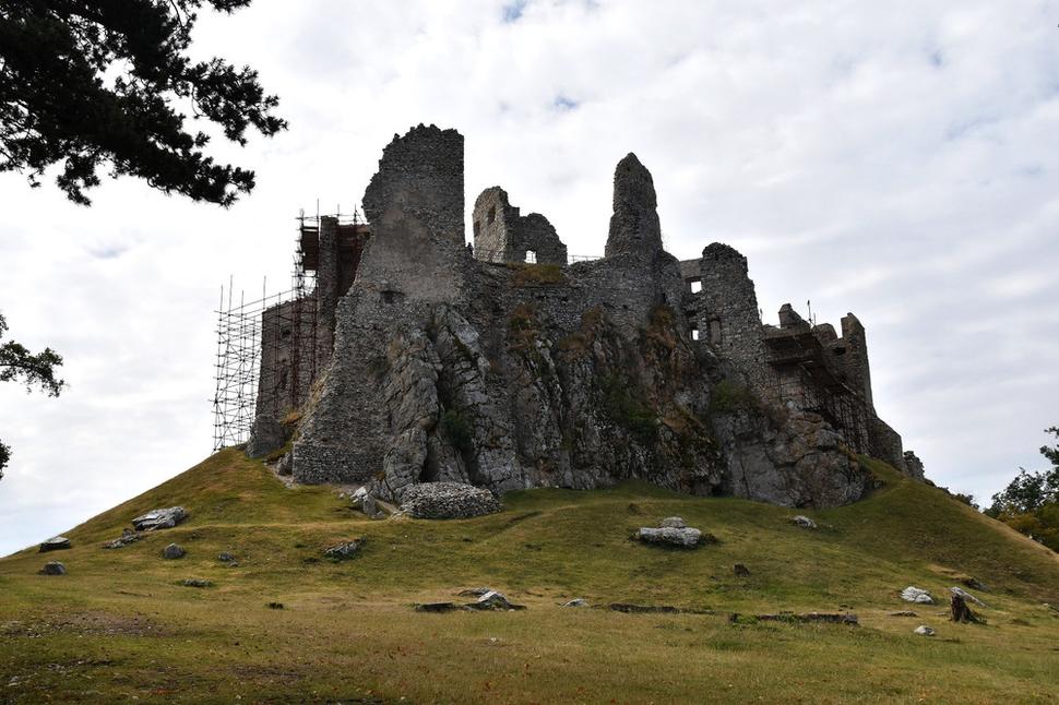 hrad Hrušov