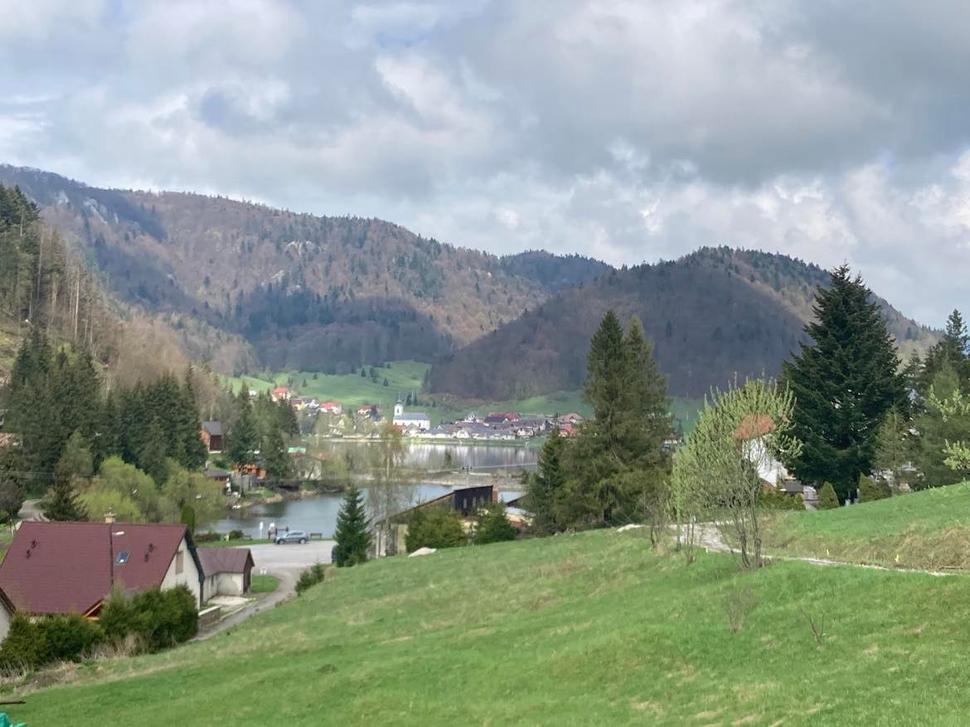 Dobšinská maša, priehrada Dedinky s výhľadom na Palcmanskú mašu. Po troch dňoch aj slnko vykúka