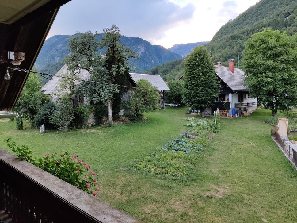 Ranné kafe, ciga a poldeci