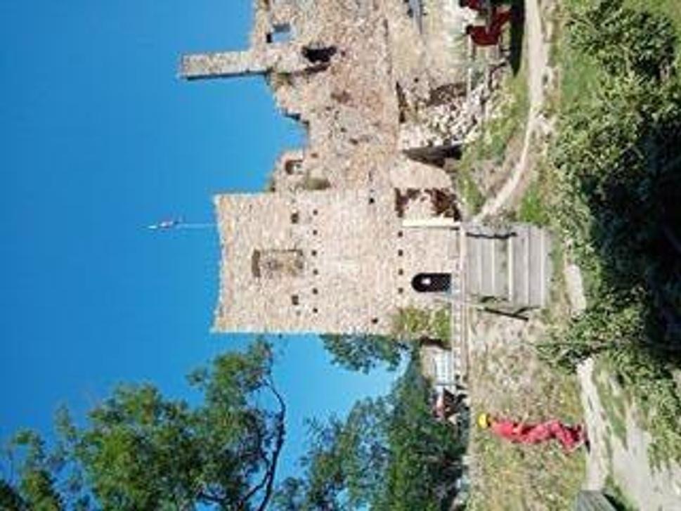 Považský hrad - zrúcaninu kameň po kameni zliepajú dobrovoľníci