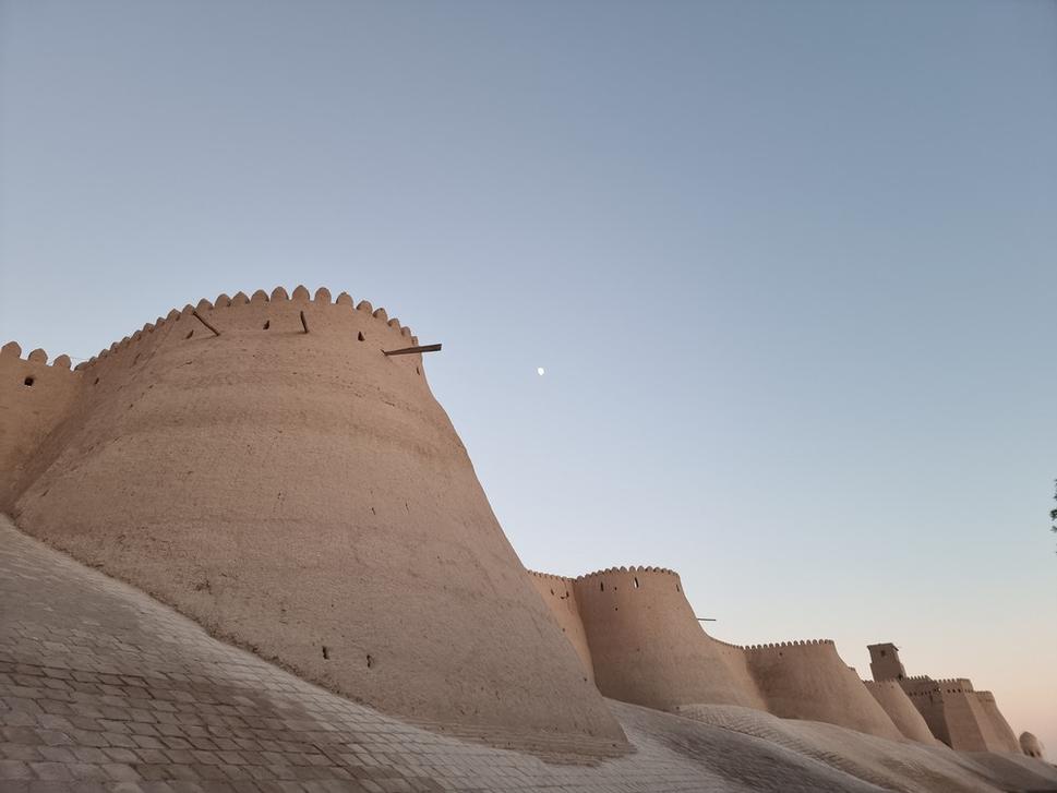 Khiva - mohutné mestské hradby
