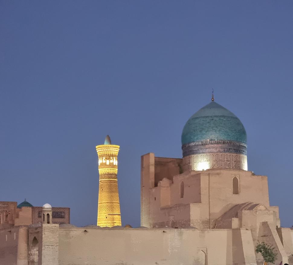 Mesto Bukhara - v pozadí minaret Kalon