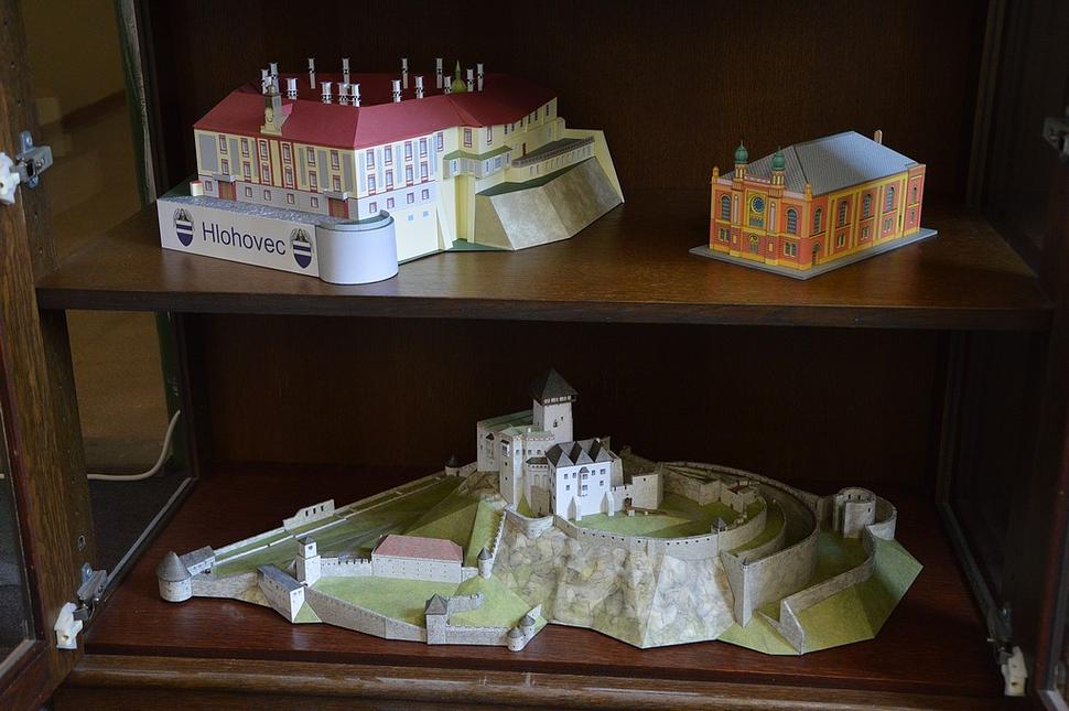 Zámok a zaniknutá synagóga v Hlohovci, Trenčiansky hrad