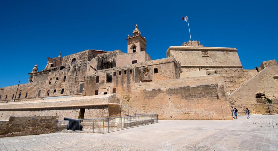 Pevnosť Il-Kastell na ostrove Gozo pochádza z 15. storočia. Za múrmi žalára v pevnosti si odpykával trest aj neskorší veľmajster rytierov - Jean Parisot de la Valette.