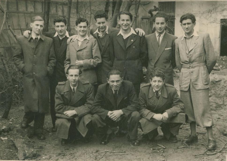 Mikuláš Bröder, prvý sprava, Topoľčany 1946, Zdroj: archív Memory of Nations