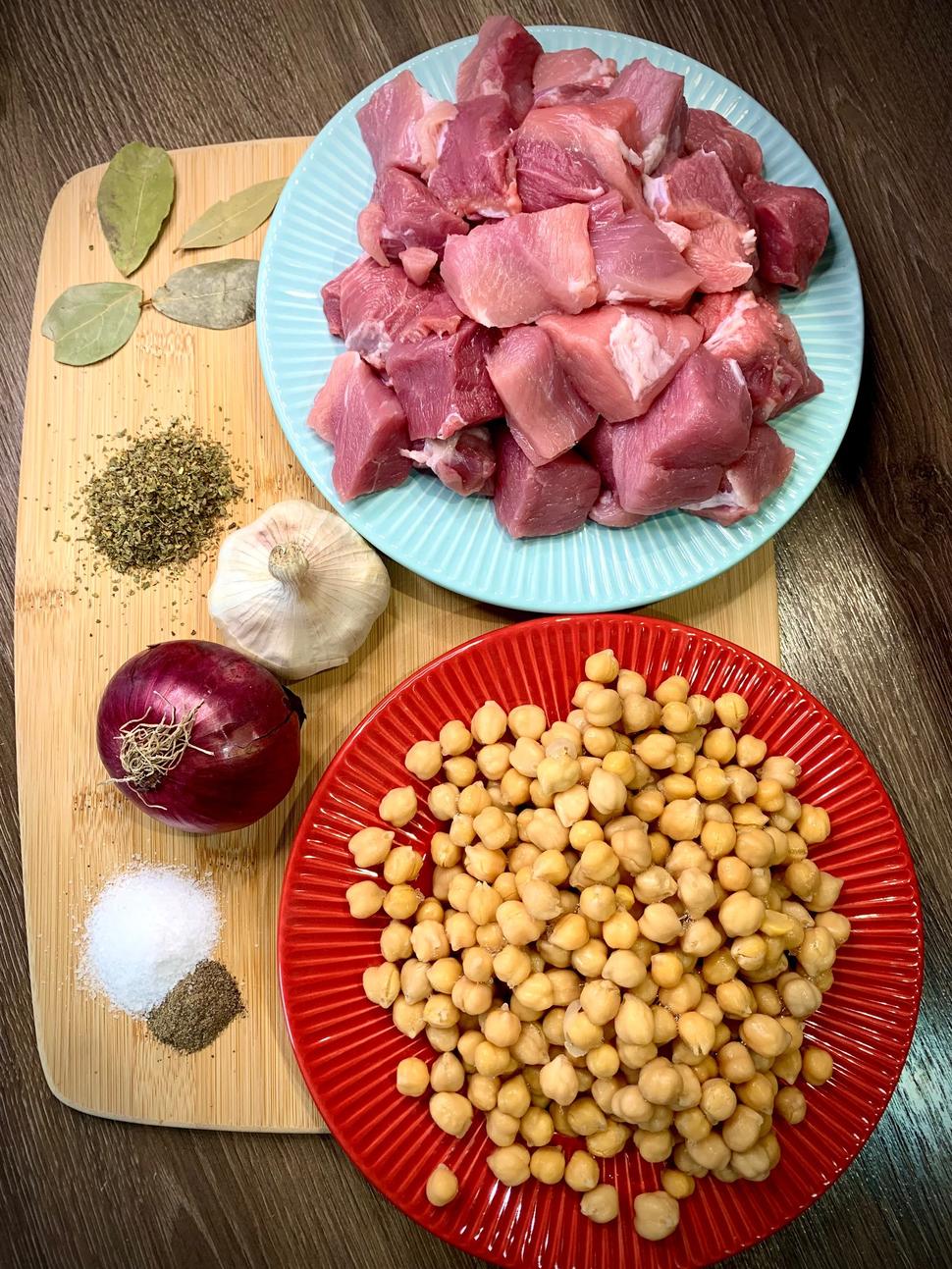 Pozole môžete pripraviť z bravčového, hovädzieho, alebo aj kuracieho mäsa