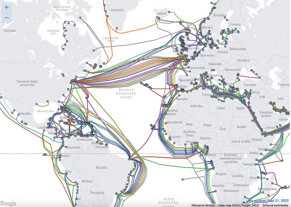 Mapa podmorských káblov cez Atlantik podľa submarinecablemap.com