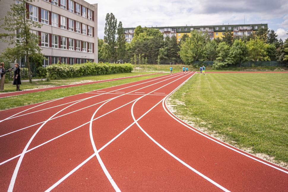 Vynovený atletický štadión na Ostredkovej ulici v Ružinove