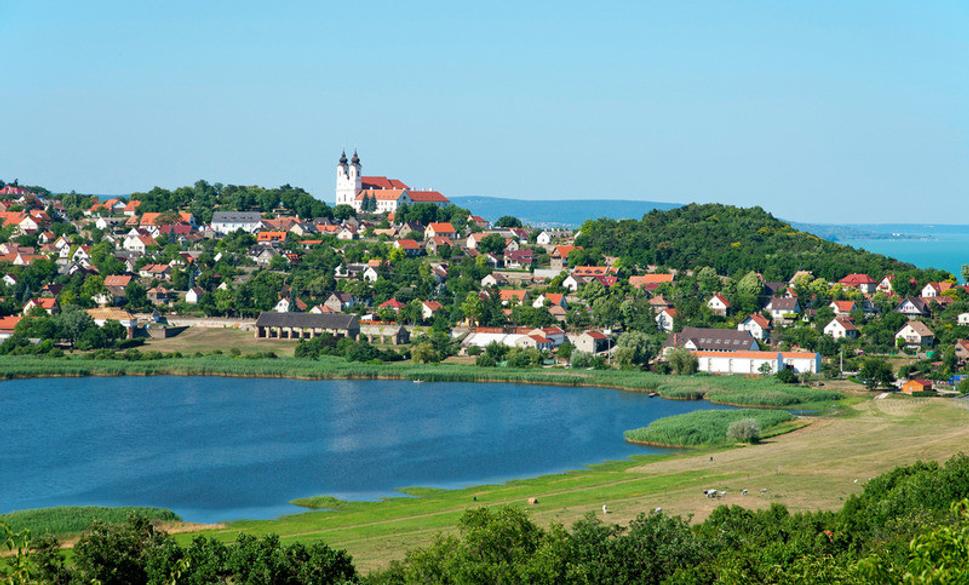 Pohľad na jedno z vnútorných jazier polostrova Tihany.