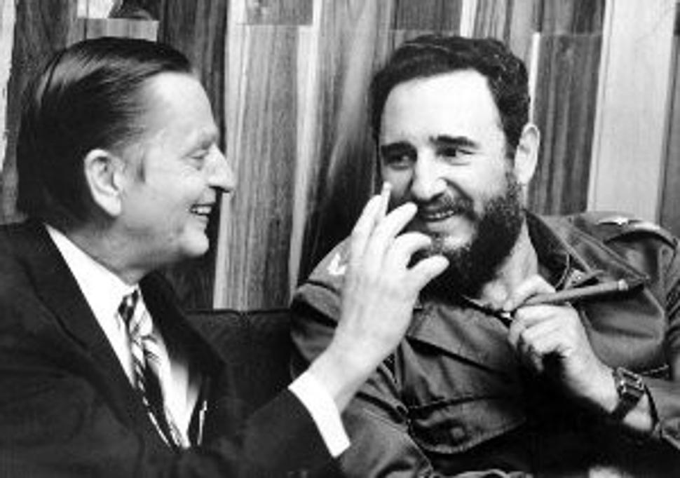 Palme a Castro počas návštevy Havany v roku 1975
