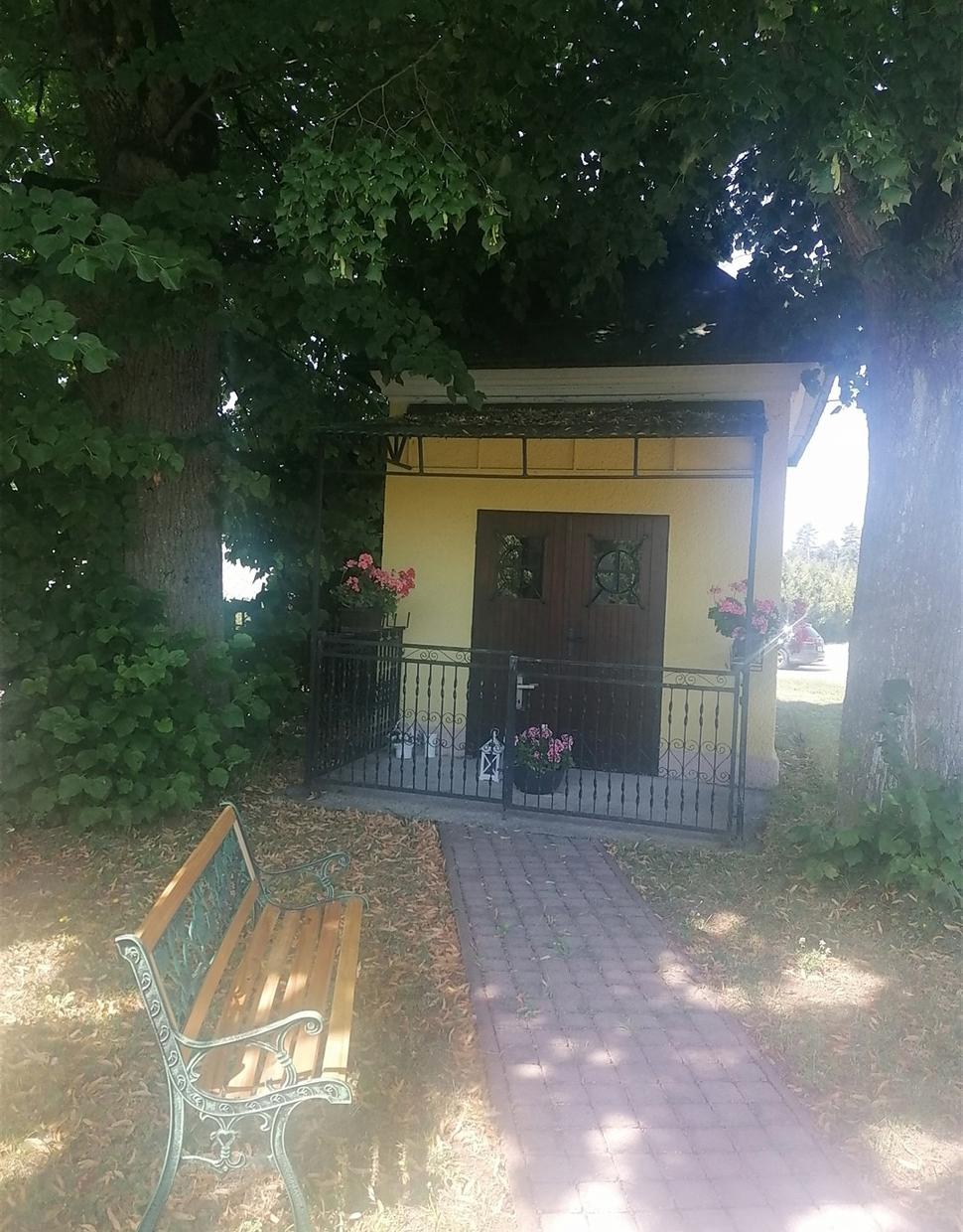 Ešte jedna kaplnka. Tu sa zmestí aj človek.