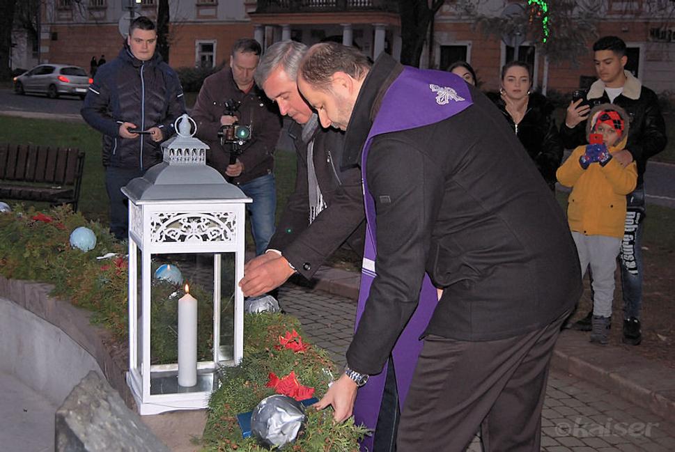 Zapálenie prvej adventnej sviece