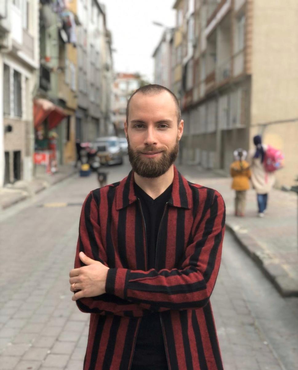 Martin pôsobil dva a pol roka v tureckej organizácii Small Projects Istanbul, kde sa venoval práci so sýrskymi komunitami.