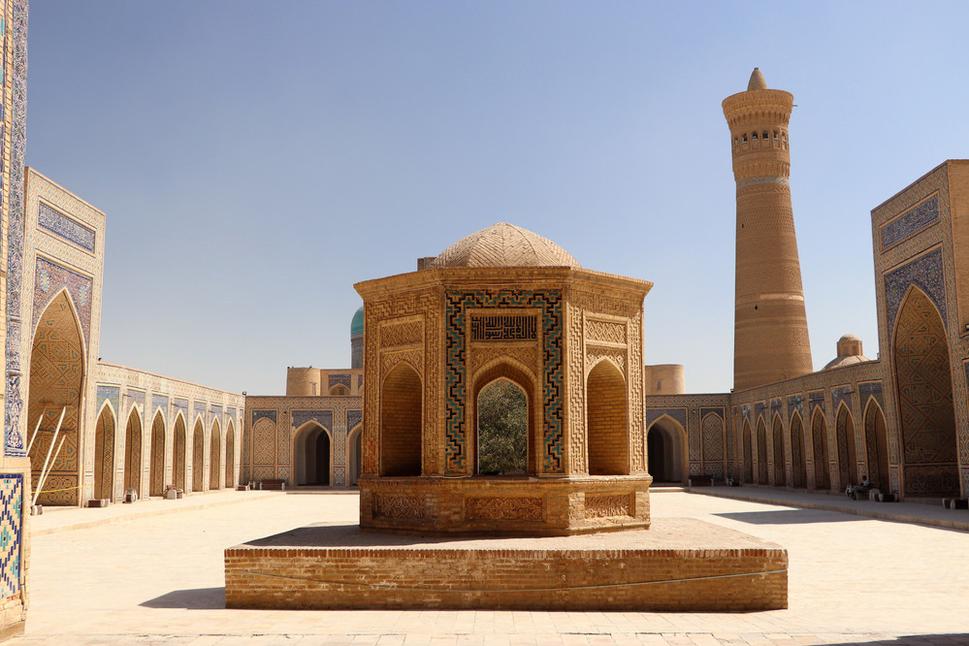 Mešita s minaretom Kalon