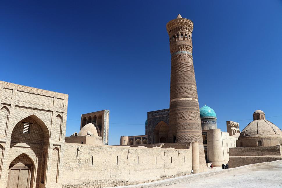 Minaret Kalon v Buchare. Stopy po ruskom bombardovaní sú na ňom viditeľné.