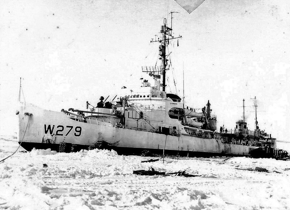 Americký ľadoborec Eastwind bol jedným z flotily ľadoborcov, ktorý sa zapojil do Operácie Deep Freeze.