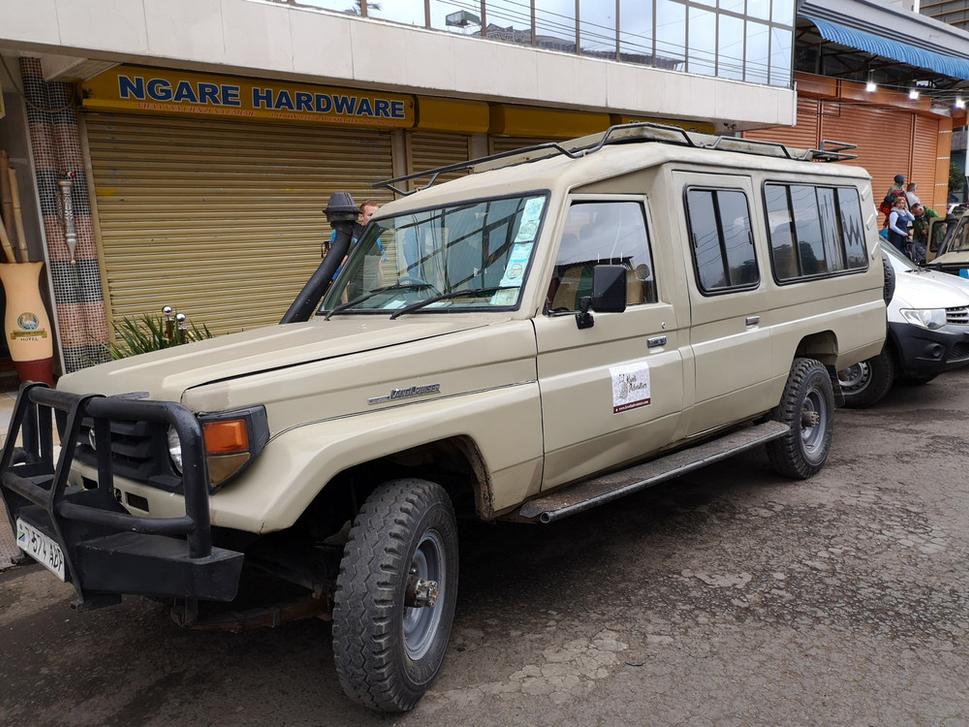 Toyota Land Cruiser Safari