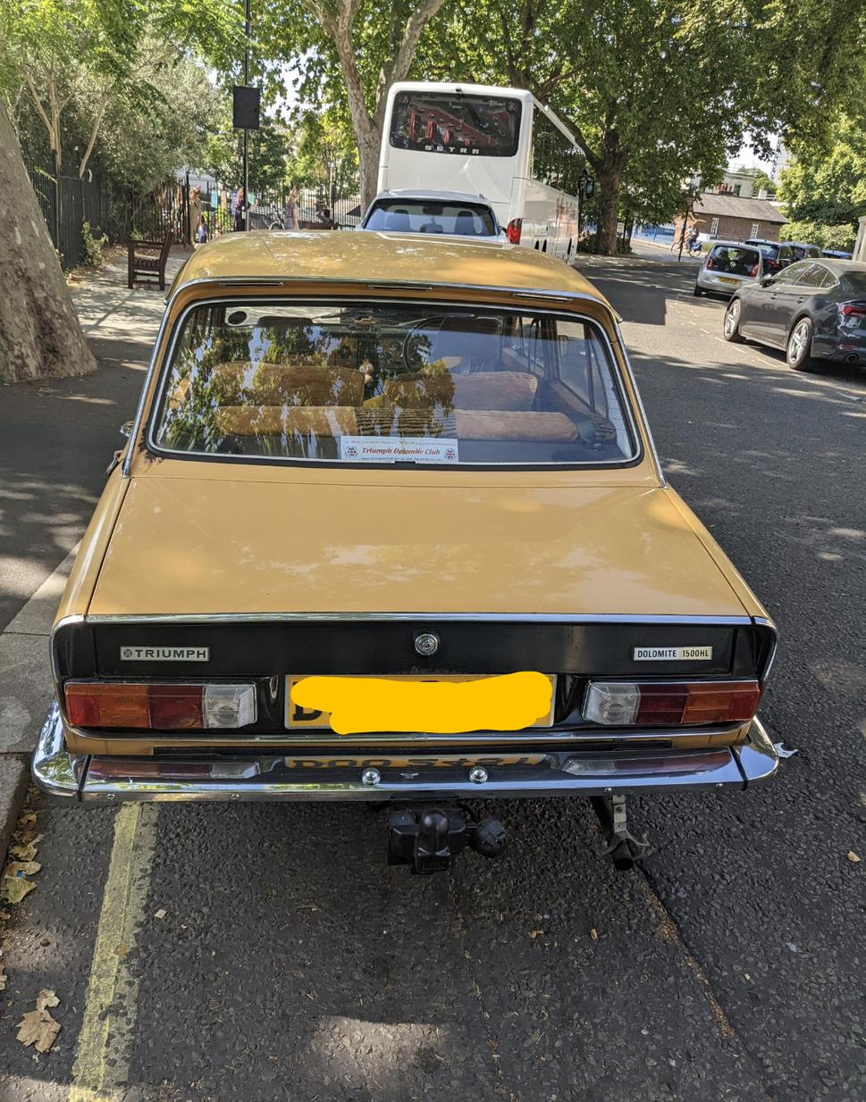 Niektoré kusy boli vybavené automatickou prevodovkou. (informácie z portálu classiccars-brightwells-com)