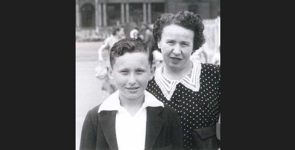 Špačinčan P. Drexler so svojou matkou po príchode do Austrálie r. 1948