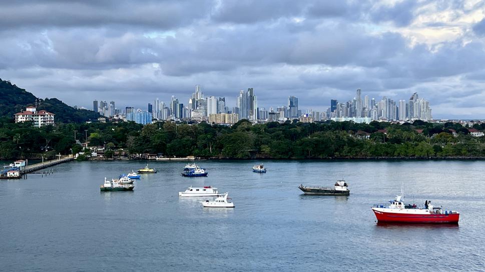 Je podvečer 24. novembra 2022 a nám sa ponúkol prvý pohľad na mesto Panama City.