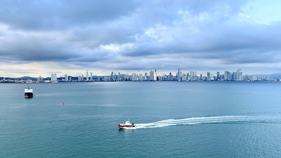 Jeden z posledných pohľadov na Panama City. My sa už plavíme ďalej.