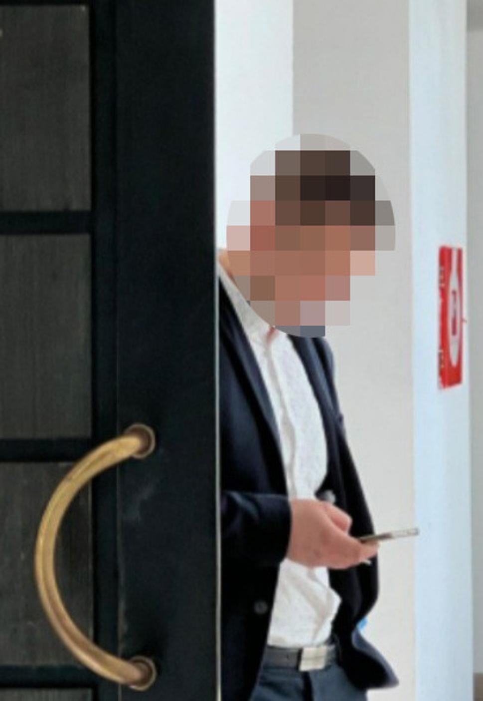 Pojednávanie, v ktorom sa spomína aj pán X, sledoval počas výpovede troch známych kajúcnikov.